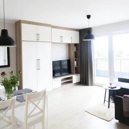 Large Coastal For 3 With Balcony Apartment *