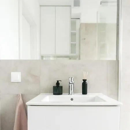 Large Coastal For 3 With Balcony * Dziwnow